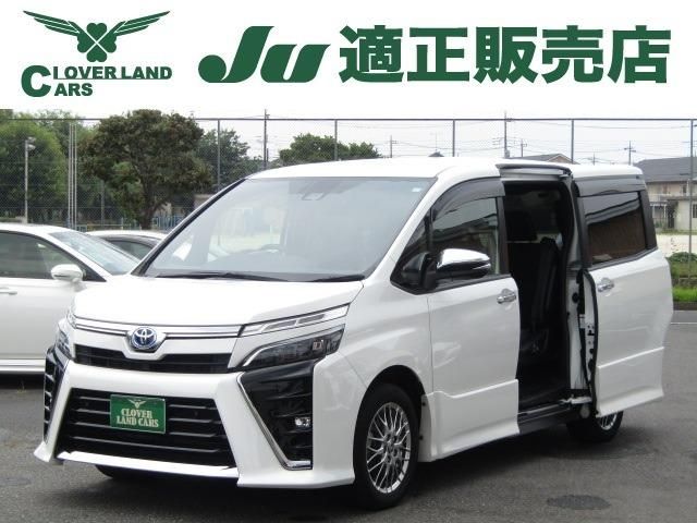 TOYOTA / VOXY HYBRID 4WD