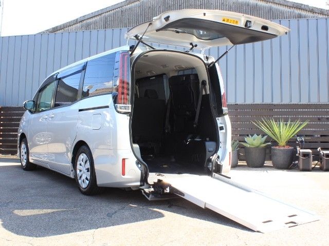 TOYOTA / NOAH
