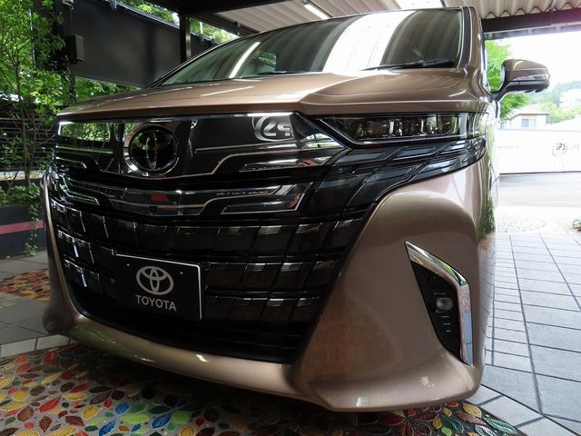 TOYOTA / ALPHARD hybrid 4WD