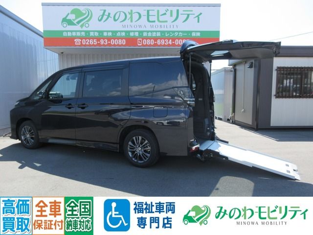 TOYOTA / VOXY HYBRID