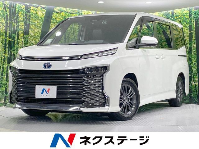 TOYOTA / VOXY HYBRID 4WD