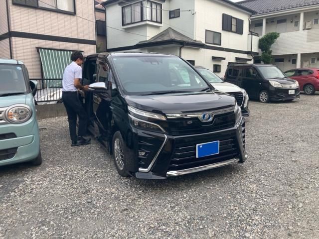 TOYOTA / VOXY HYBRID