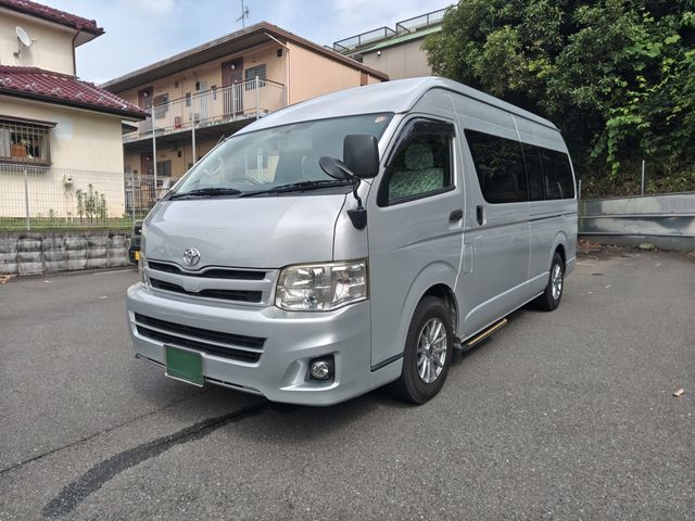 TOYOTA / HIACE COMMUTER