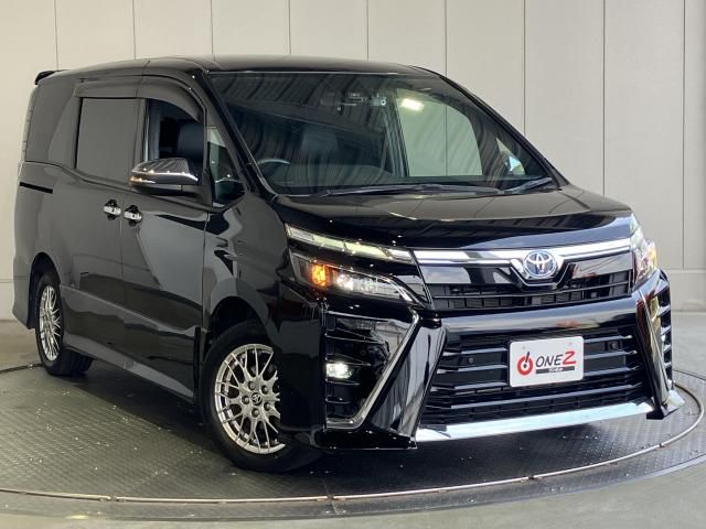 TOYOTA / VOXY HYBRID