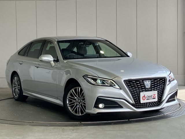 TOYOTA / CROWN sedan hybrid