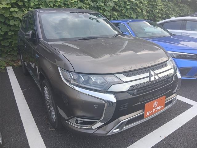 Japanese used car Ref# 1666825 MITSUBISHI / OUTLANDER PHEV