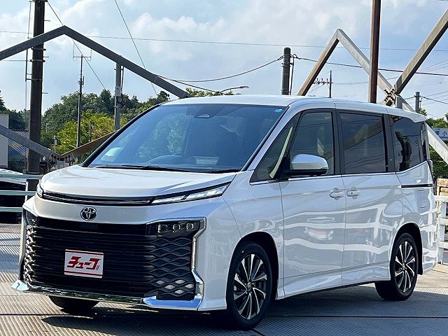TOYOTA / VOXY HYBRID