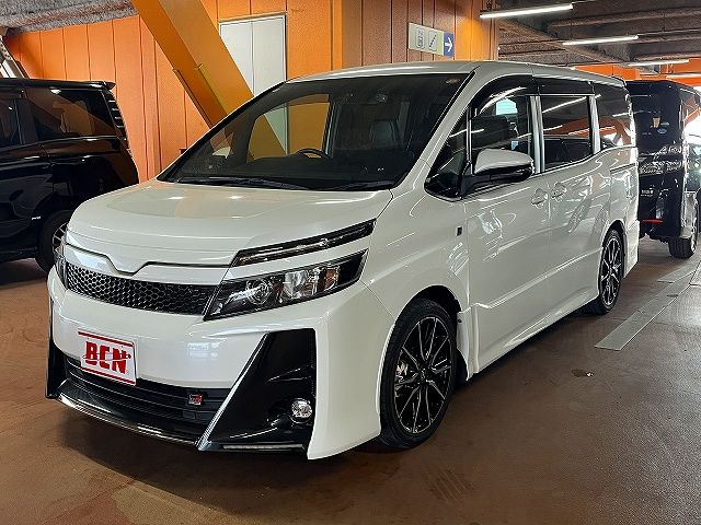 TOYOTA / VOXY