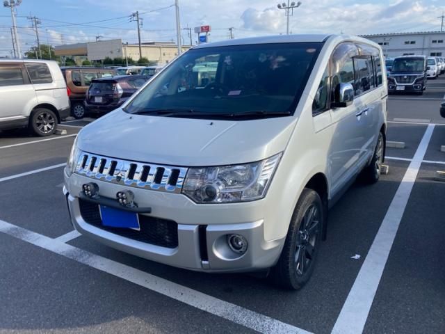 Japanese used car Ref# 1667337 MITSUBISHI / DELICA D:5 4WD