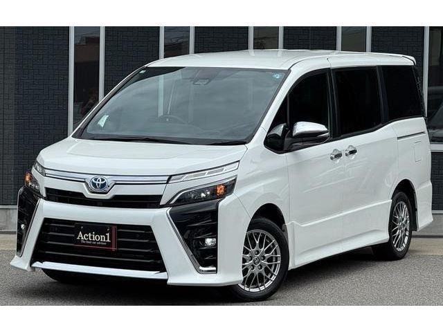 TOYOTA / VOXY HYBRID