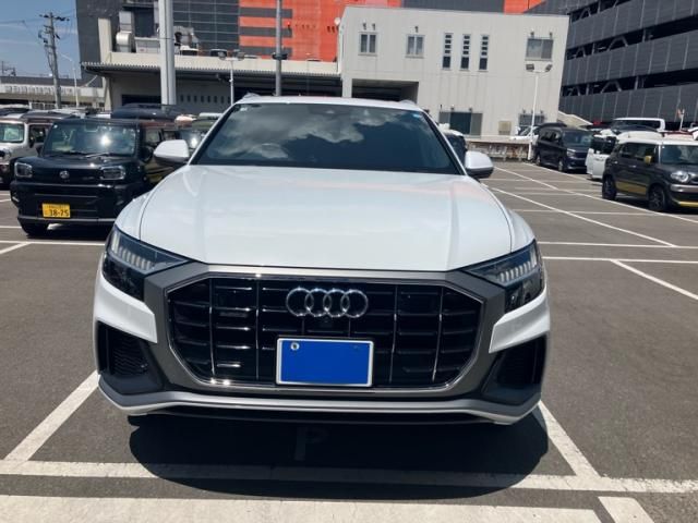 AUDI / AUDI Q8