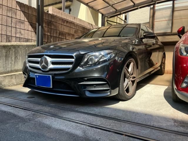 MERCEDES BENZ / MERCEDES BENZ E class sedan