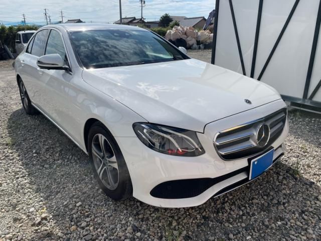 MERCEDES BENZ / MERCEDES BENZ E class sedan