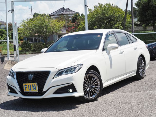 TOYOTA / CROWN sedan hybrid 4WD