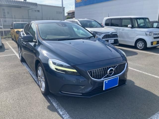 VOLVO / VOLVO V40