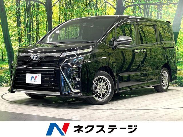 TOYOTA / VOXY HYBRID