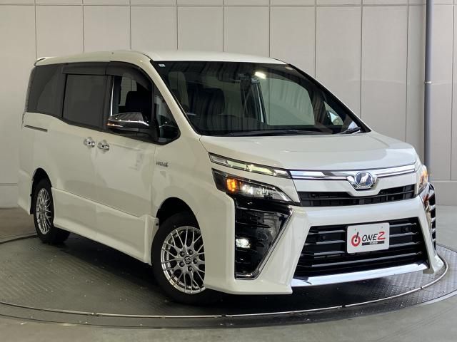 TOYOTA / VOXY HYBRID
