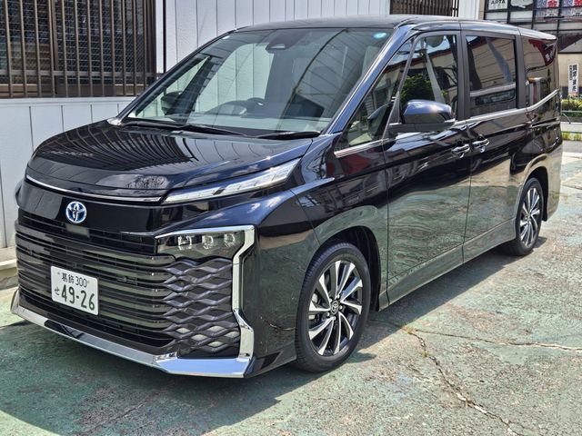 TOYOTA / VOXY HYBRID