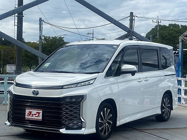 TOYOTA / VOXY HYBRID