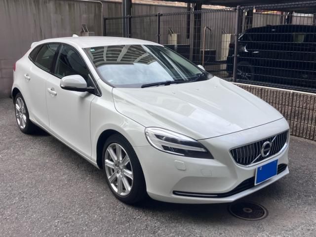 VOLVO / VOLVO V40
