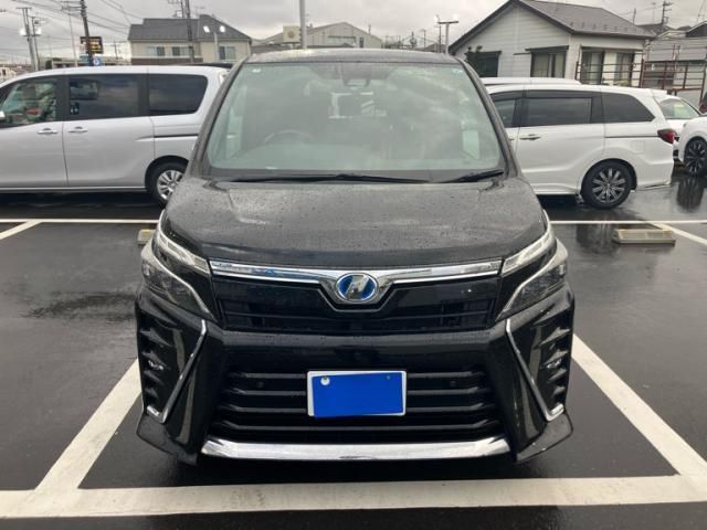 TOYOTA / VOXY HYBRID