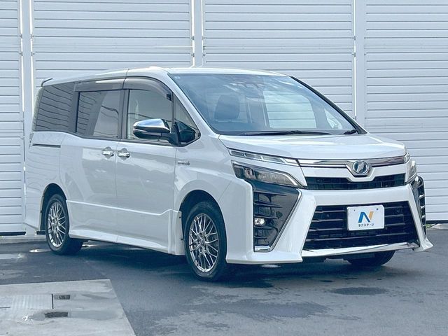 TOYOTA / VOXY HYBRID