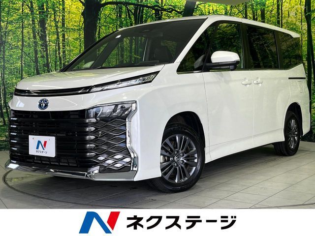 TOYOTA / VOXY HYBRID 4WD
