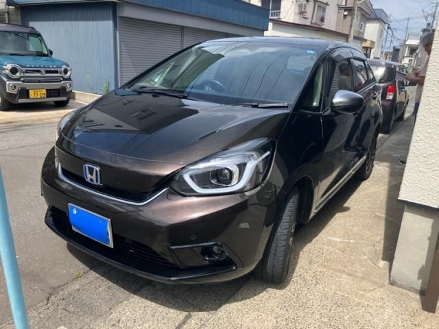 Japanese used car Ref# 1680386 HONDA / FIT e:HEV 4WD