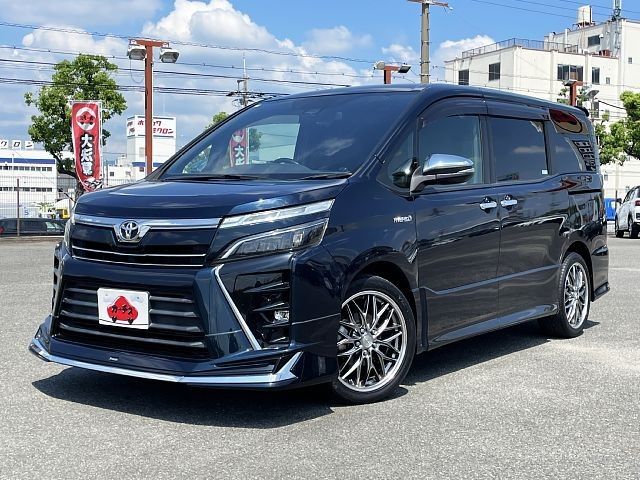 TOYOTA / VOXY HYBRID