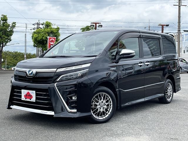 TOYOTA / VOXY HYBRID
