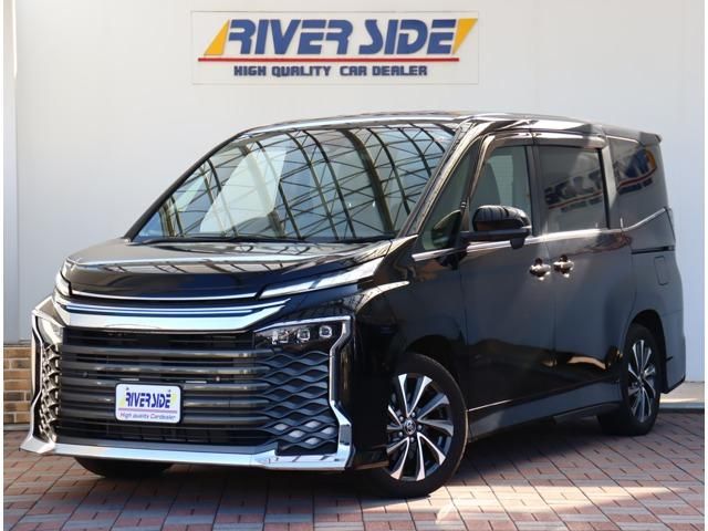 TOYOTA / VOXY HYBRID 4WD