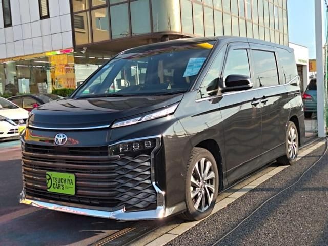TOYOTA / VOXY HYBRID