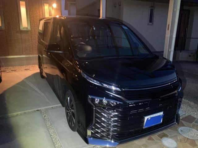 Japanese used car Ref# 1681664 TOYOTA / VOXY