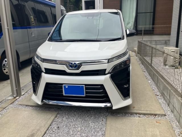 TOYOTA / VOXY HYBRID