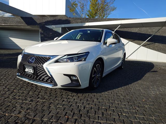 TOYOTA / LEXUS CT200h