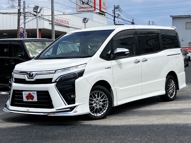 TOYOTA / VOXY HYBRID