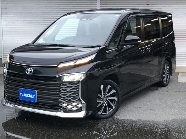 TOYOTA / VOXY HYBRID