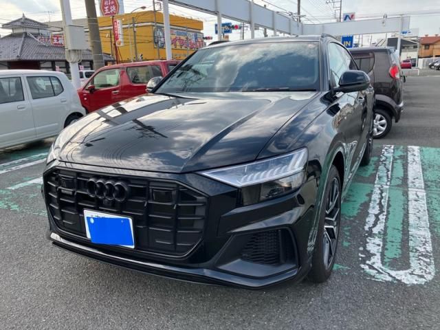 AUDI / AUDI Q8