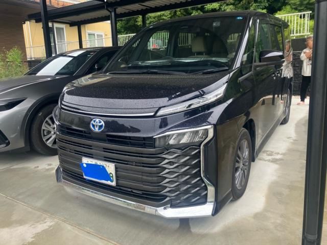 TOYOTA / VOXY HYBRID
