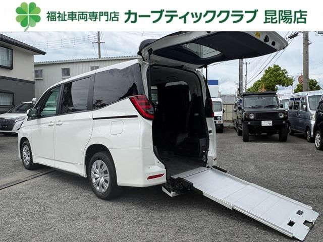 TOYOTA / NOAH