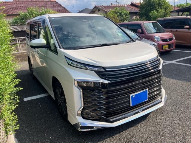 TOYOTA / VOXY HYBRID