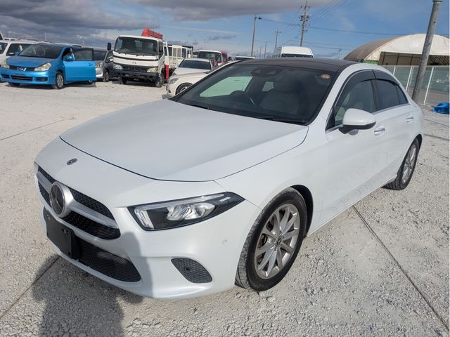 MERCEDES BENZ / MERCEDES BENZ A class sedan