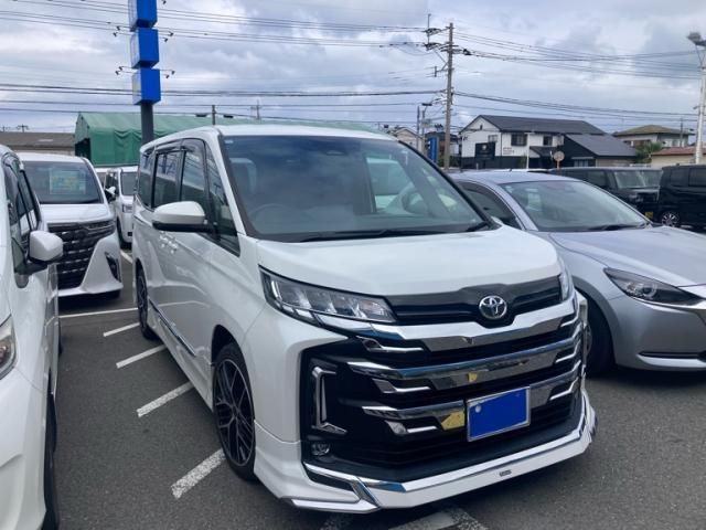 TOYOTA / NOAH