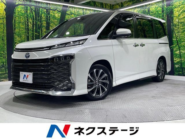 TOYOTA / VOXY HYBRID