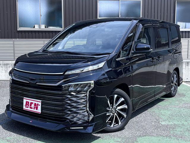 TOYOTA / VOXY HYBRID
