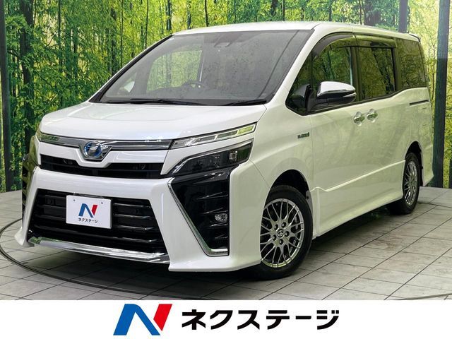 TOYOTA / VOXY HYBRID