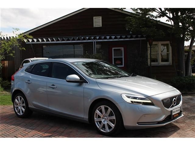 VOLVO / VOLVO V40