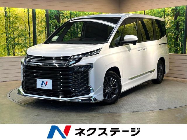 TOYOTA / VOXY HYBRID