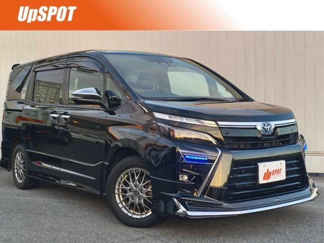 TOYOTA / VOXY HYBRID