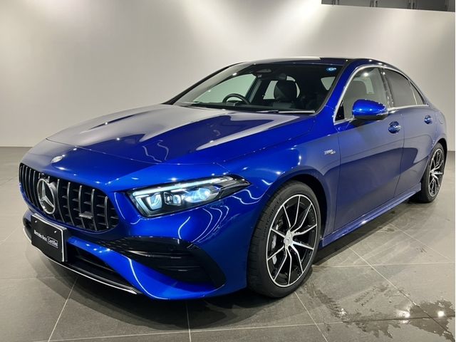 MERCEDES BENZ / MERCEDES AMG Aclass sedan